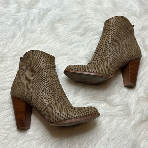 Joie Grey Snakeskin Heeled Ankle Boot size EUR size 39 US size 9 - Picture 2 of 9